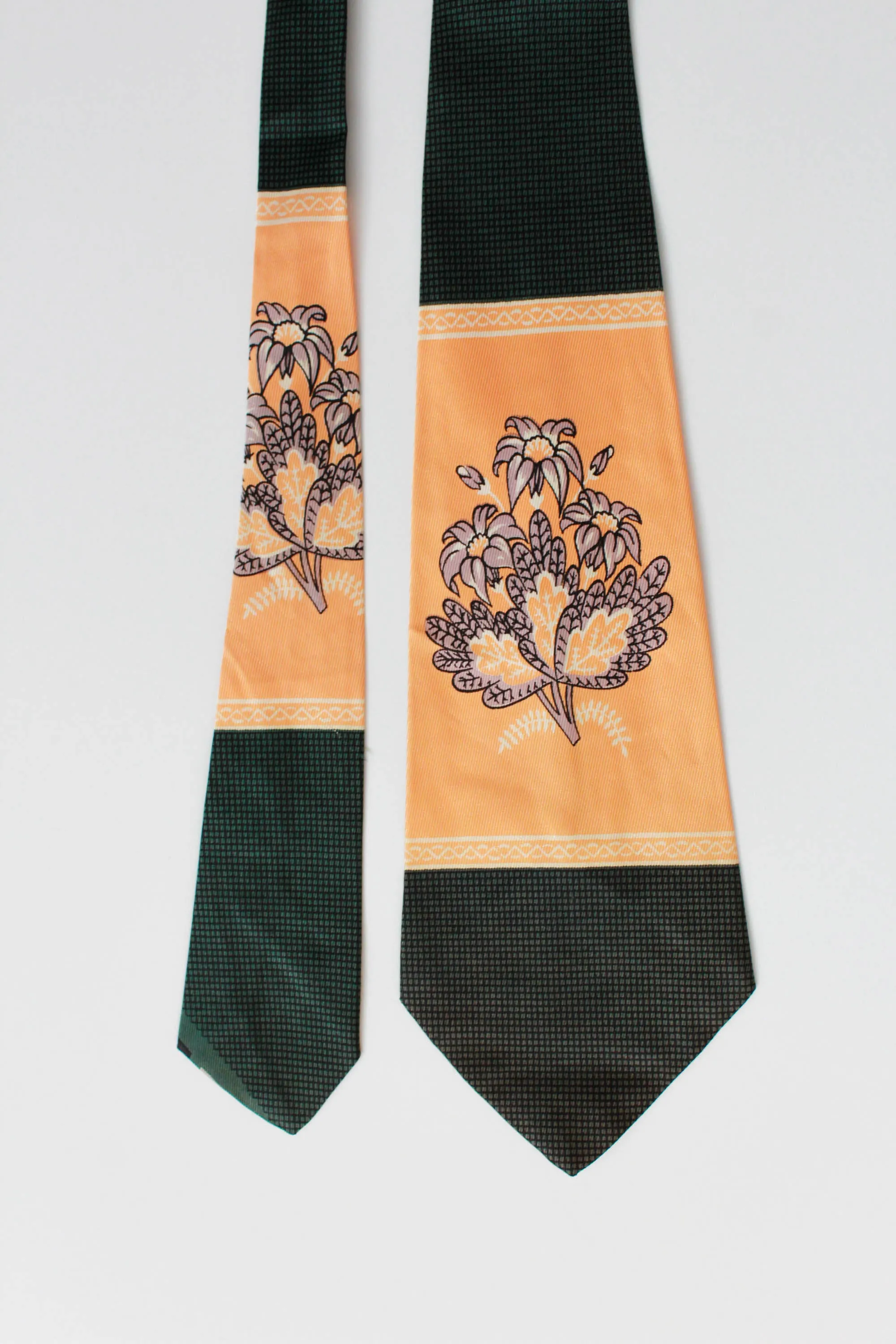 1940s Dark Green Floral Bouquet Print Rayon Necktie