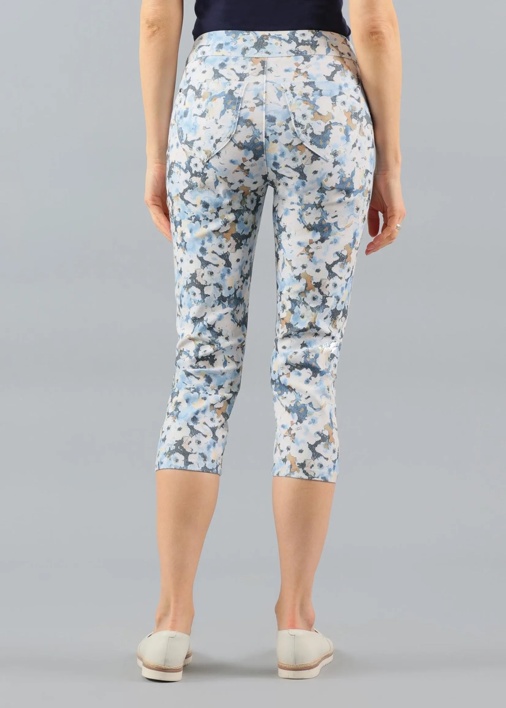 Lisette L Montreal Capri Pant With Pockets | Sky Blue Flora