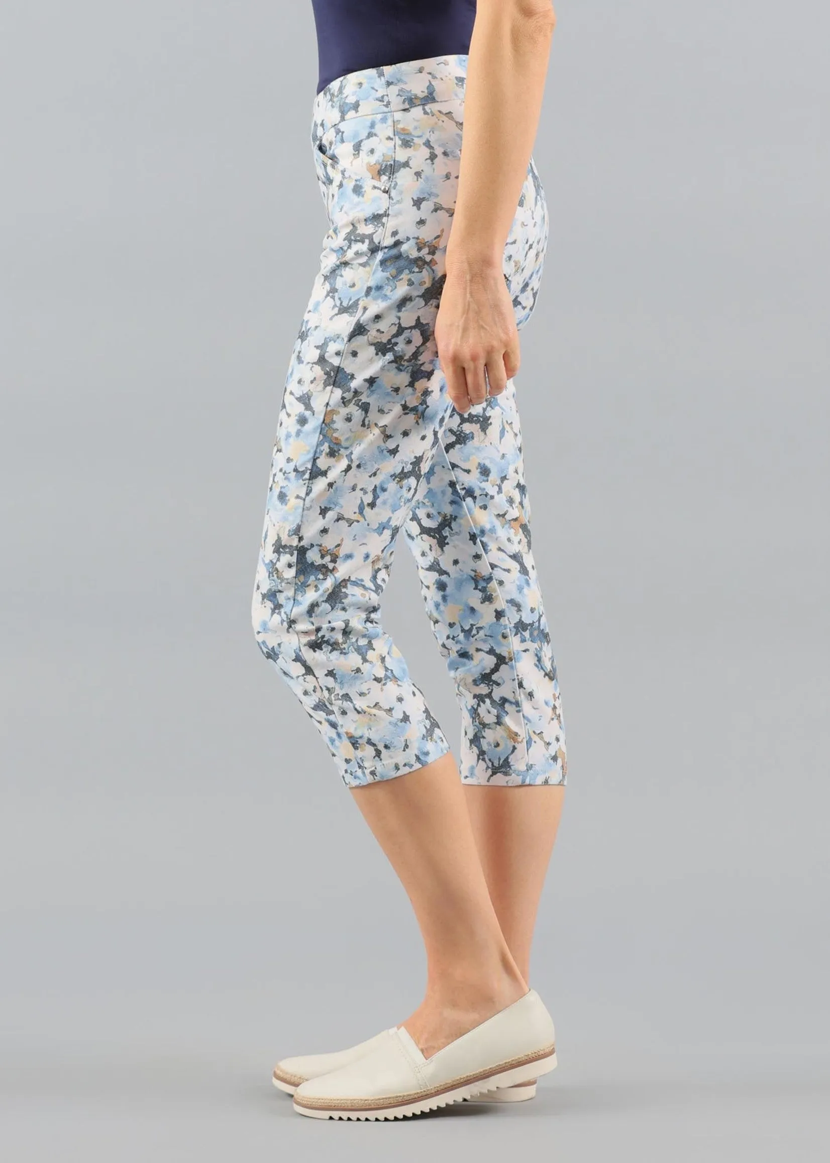 Lisette L Montreal Capri Pant With Pockets | Sky Blue Flora