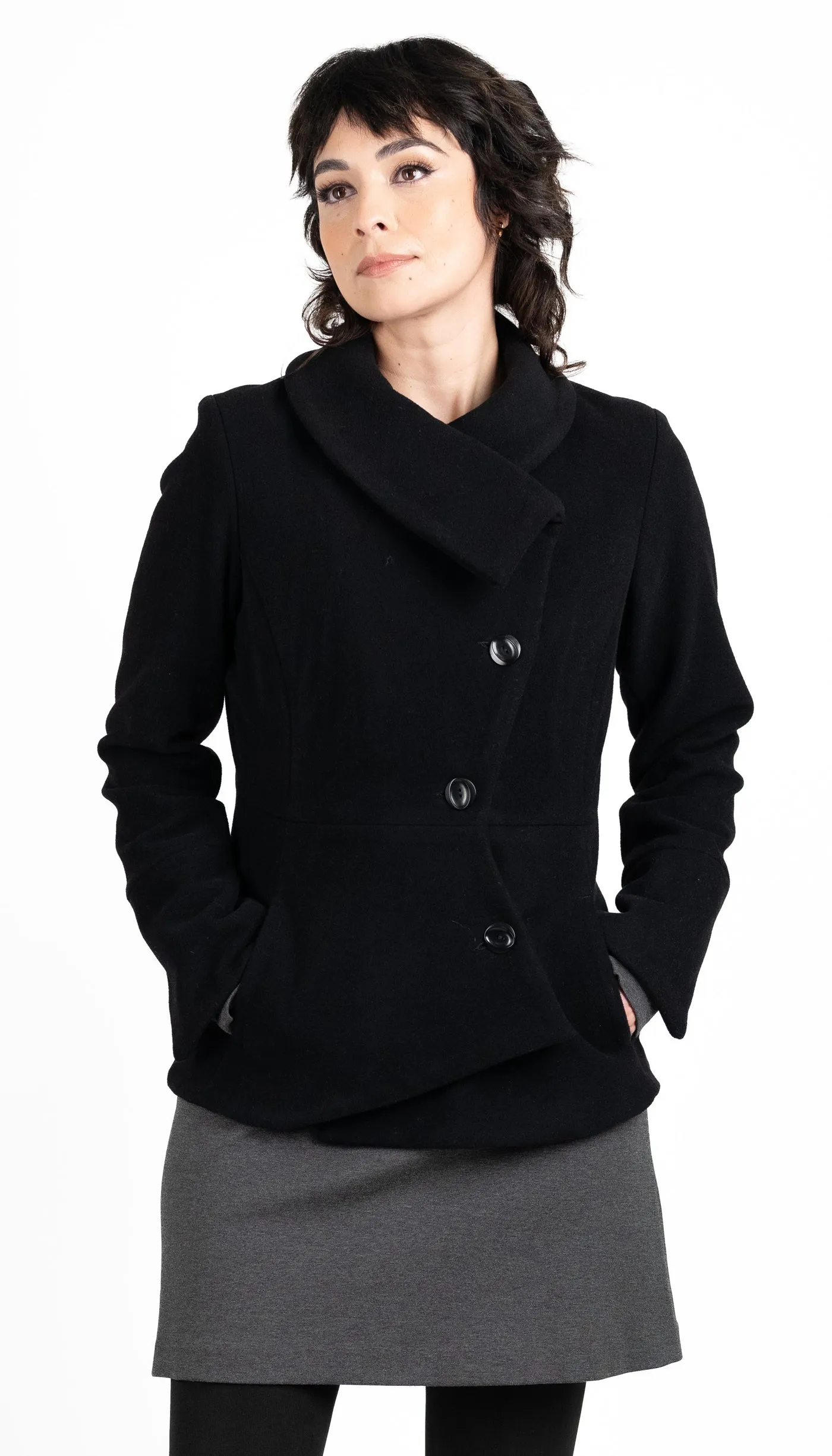 Short Swerve Coat/Black Wool