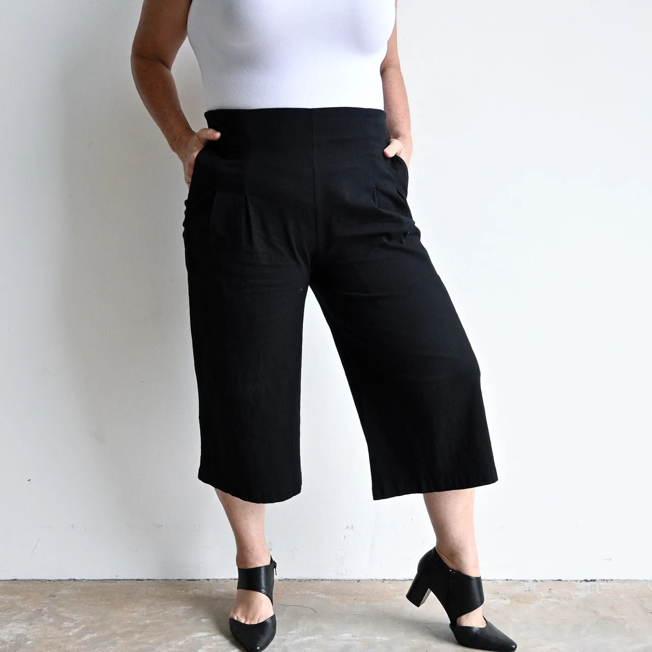 Wide Leg Crop Pants in Stretch Linen