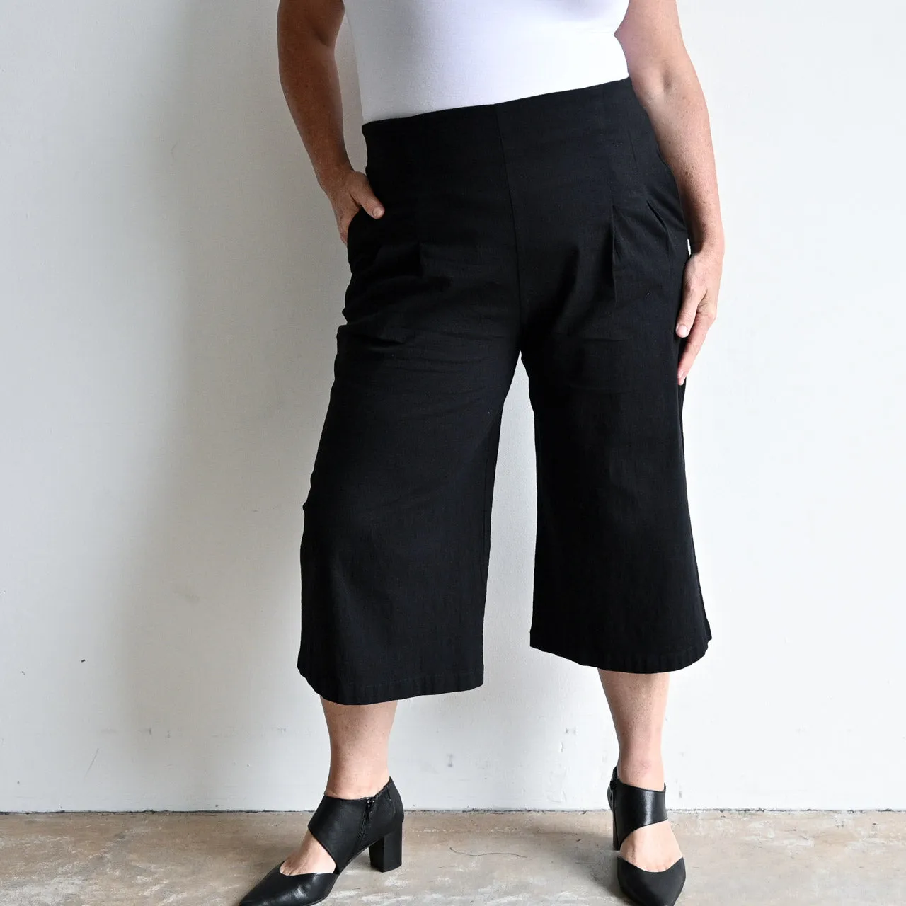 Wide Leg Crop Pants in Stretch Linen