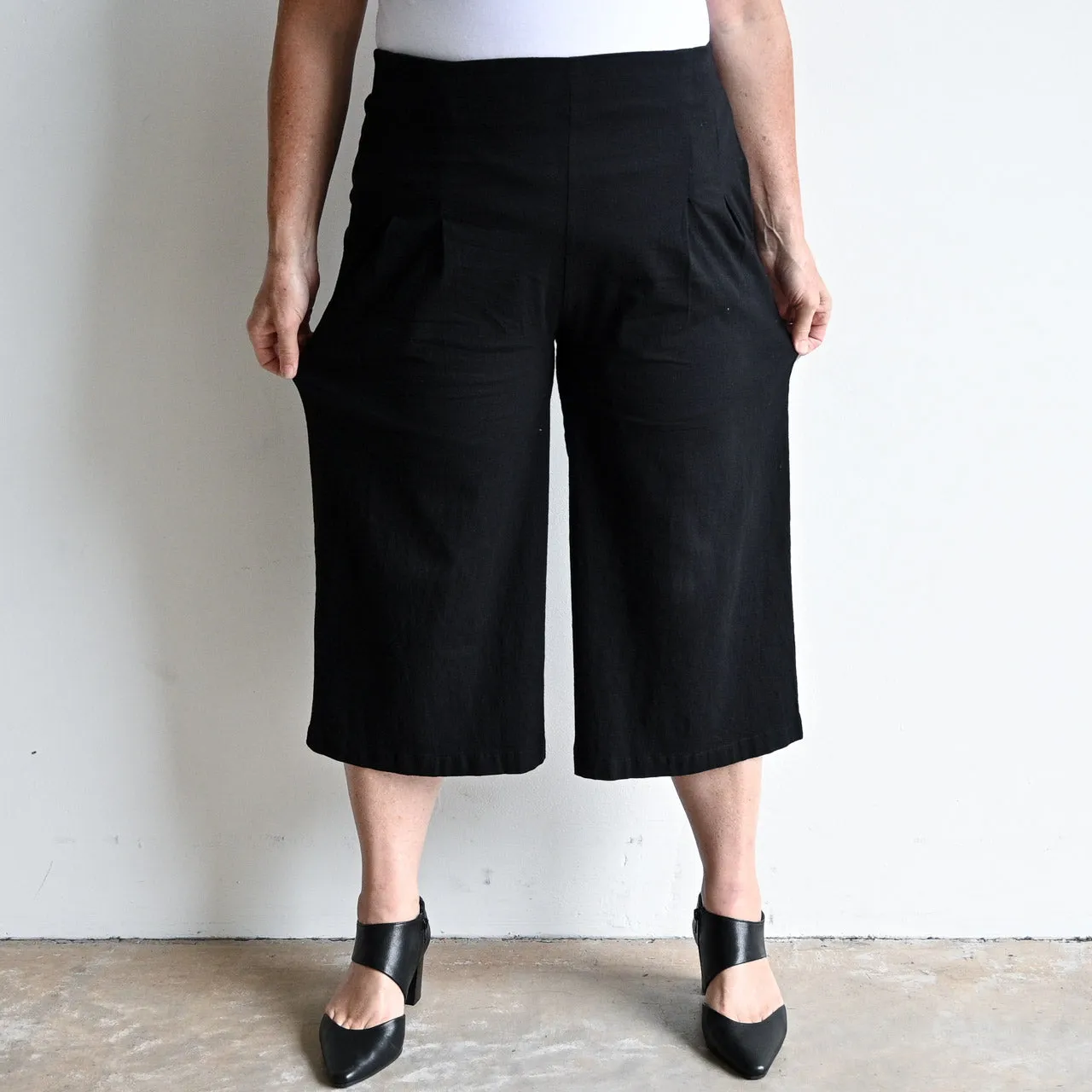 Wide Leg Crop Pants in Stretch Linen