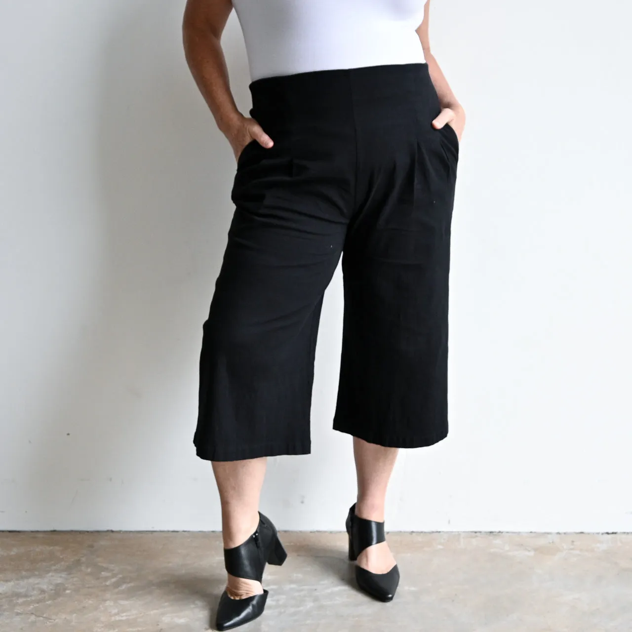 Wide Leg Crop Pants in Stretch Linen